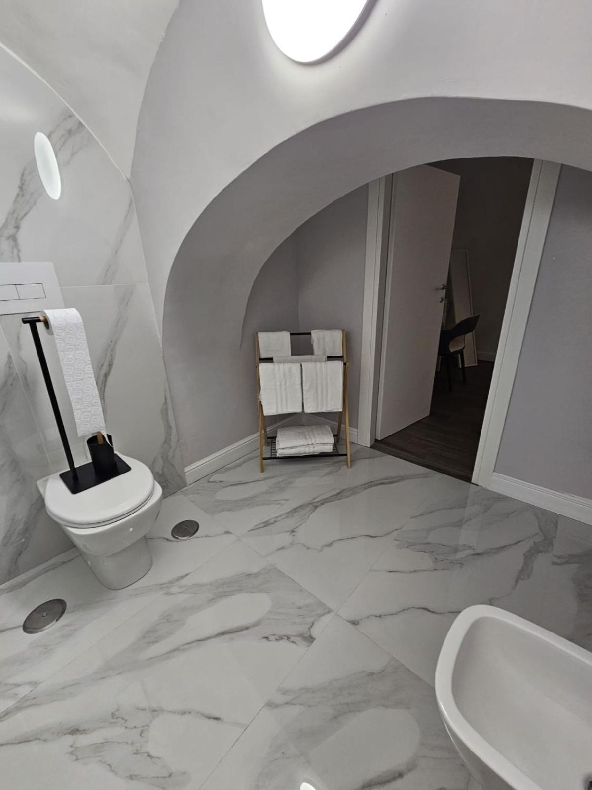 Bed and Breakfast Napoli The Charme Zewnętrze zdjęcie