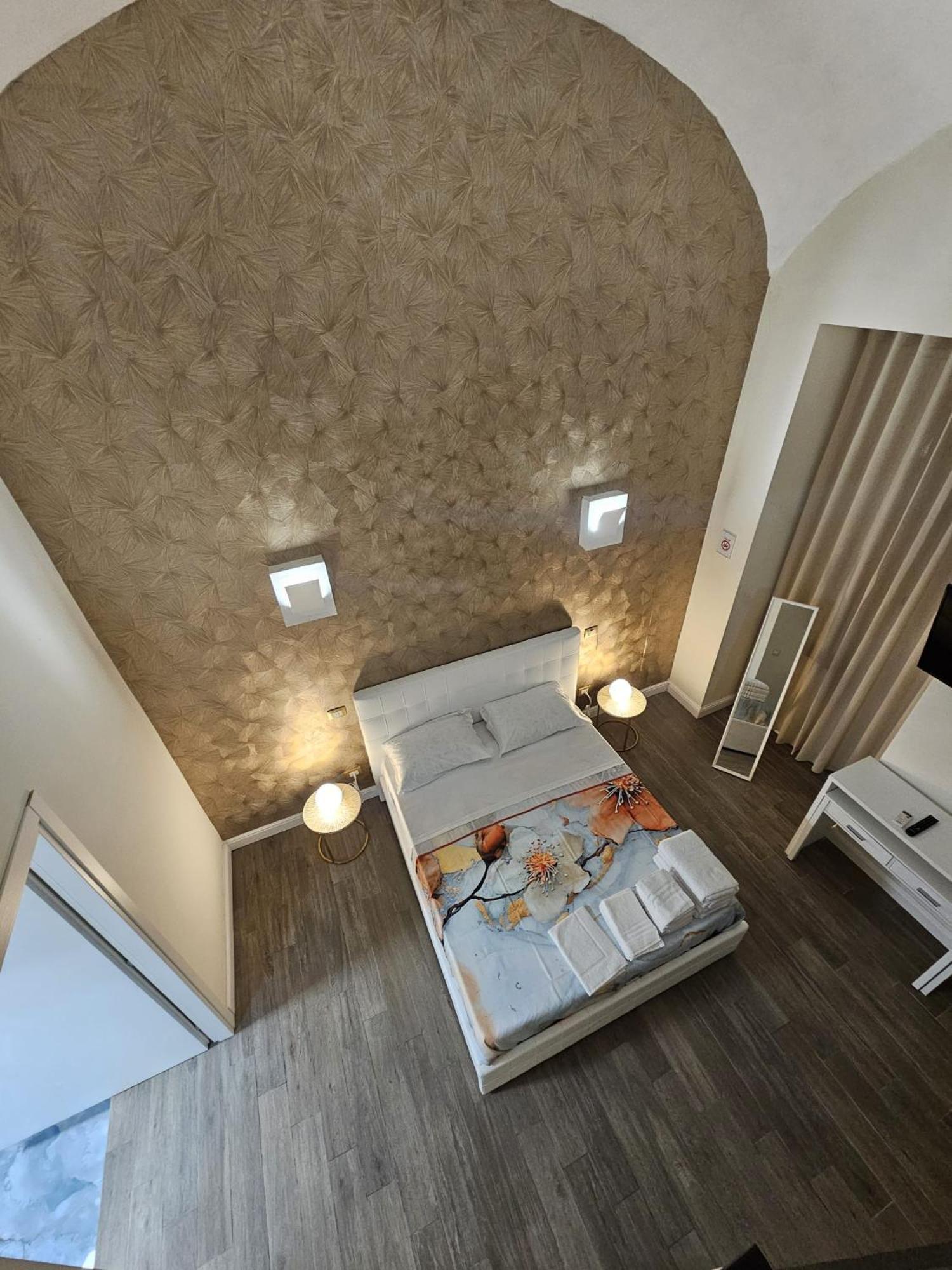 Bed and Breakfast Napoli The Charme Zewnętrze zdjęcie