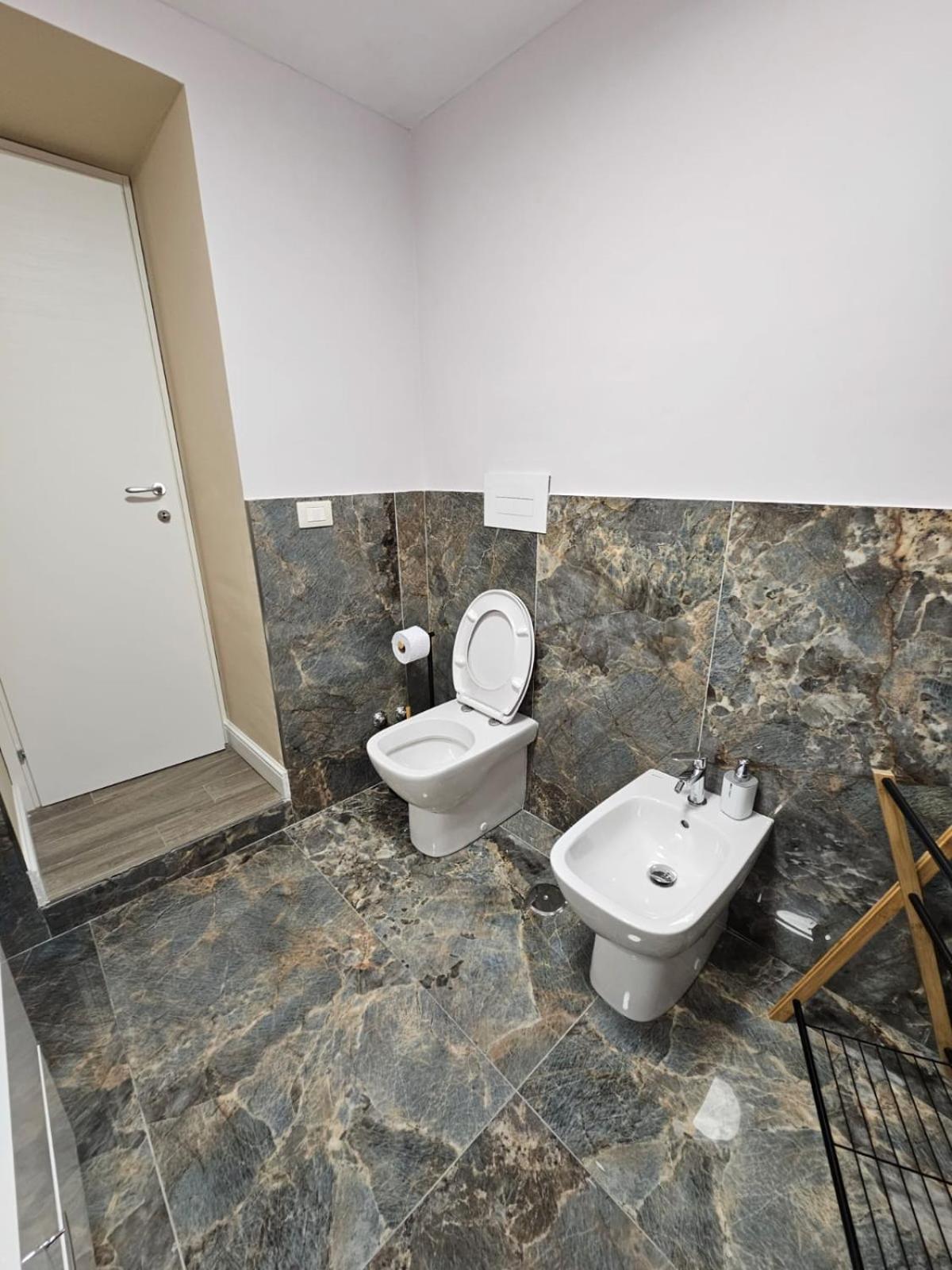 Bed and Breakfast Napoli The Charme Zewnętrze zdjęcie