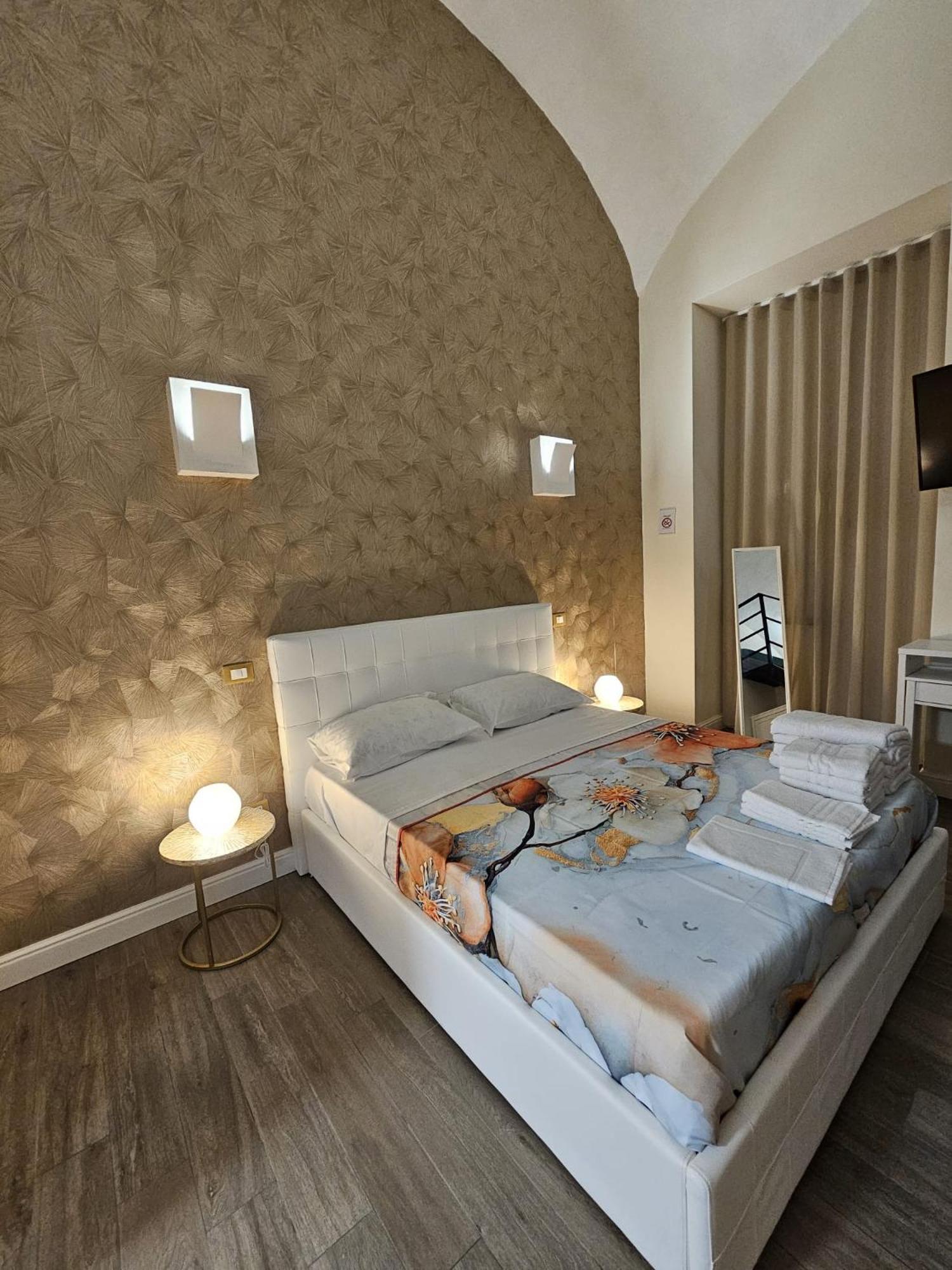 Bed and Breakfast Napoli The Charme Zewnętrze zdjęcie