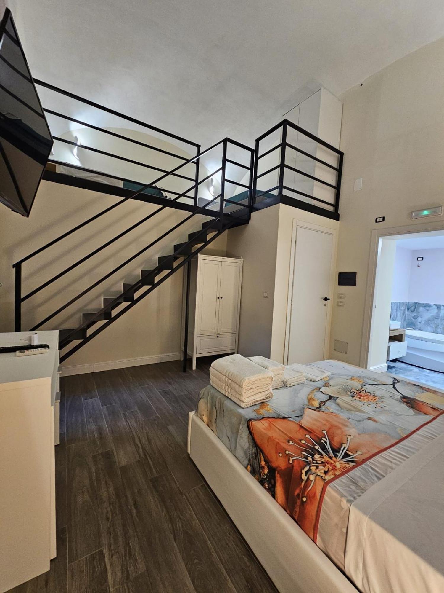 Bed and Breakfast Napoli The Charme Zewnętrze zdjęcie