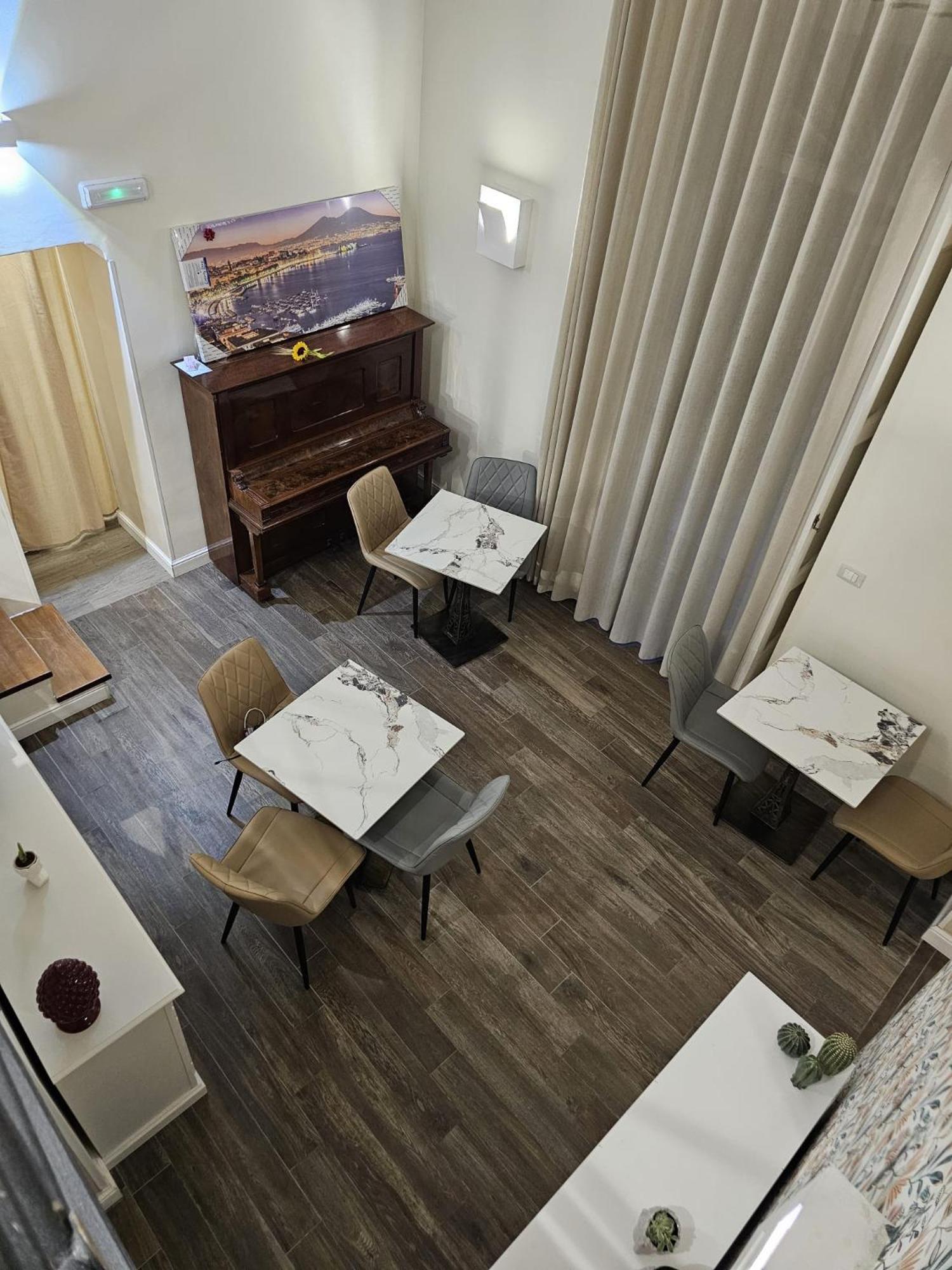 Bed and Breakfast Napoli The Charme Zewnętrze zdjęcie