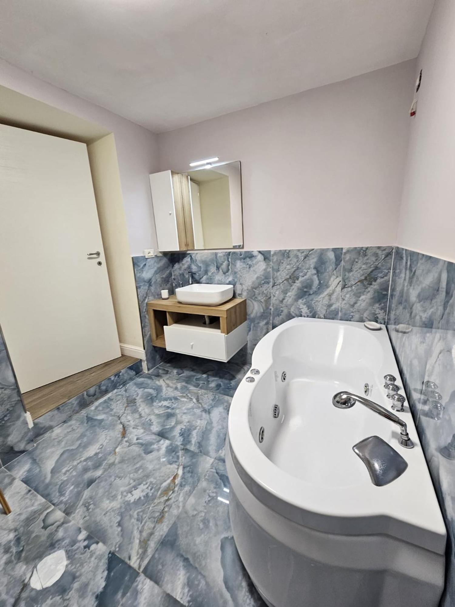 Bed and Breakfast Napoli The Charme Zewnętrze zdjęcie