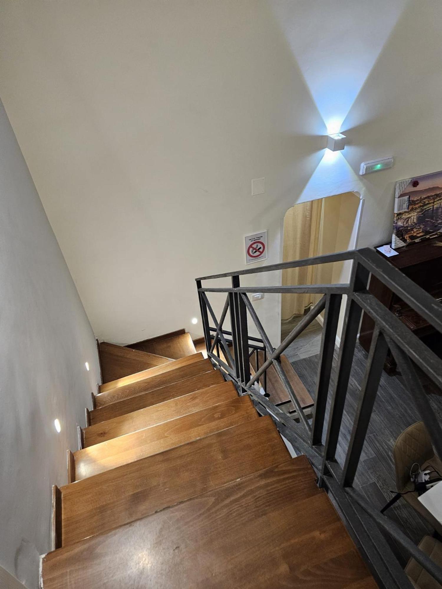 Bed and Breakfast Napoli The Charme Zewnętrze zdjęcie
