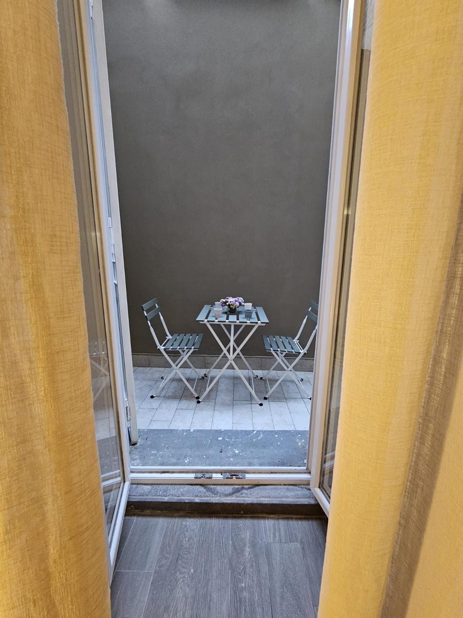 Bed and Breakfast Napoli The Charme Zewnętrze zdjęcie